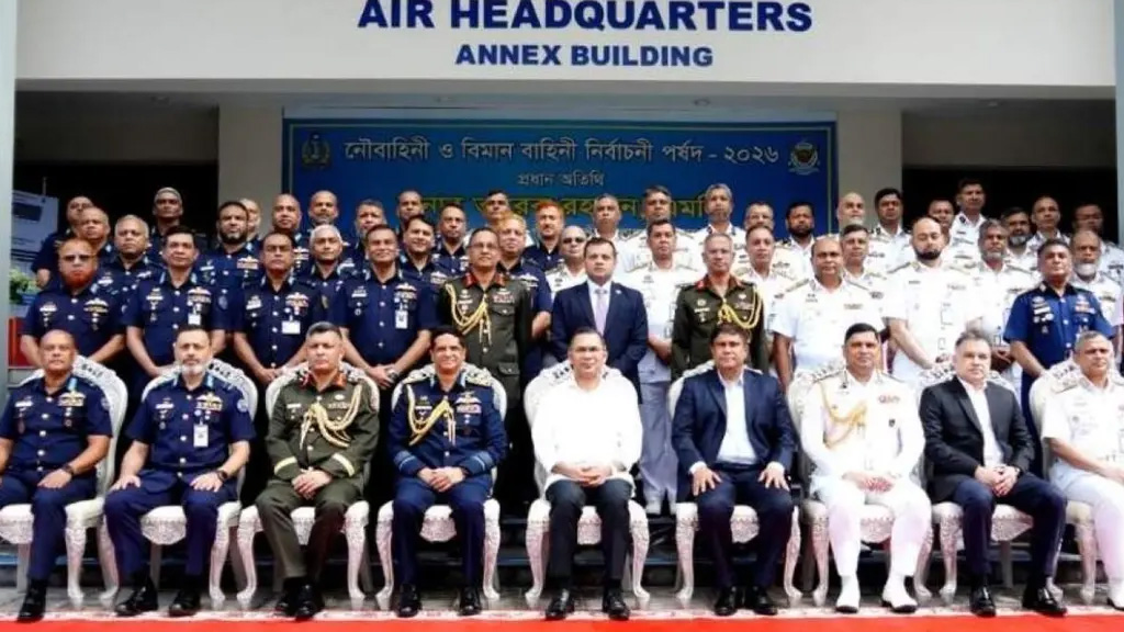 রাজনৈতিক পরিচয়ের ঊর্ধ্বে উঠে নৌ-বিমানবাহিনীতে পদোন্নতি দিতে বললেন প্রধানমন্ত্রী