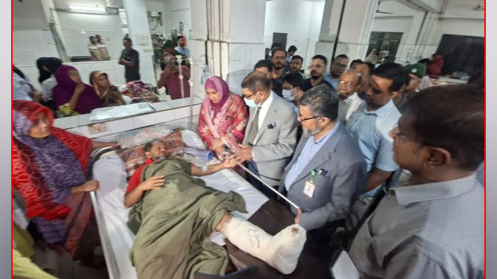 মিরপুরে দেয়াল ধস: আহতদের দেখতে পঙ্গু হাসপাতালে স্বাস্থ্যমন্ত্রী