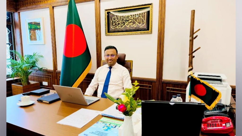 পারস্পরিক আস্থা ও সম্মানজনক আমন্ত্রণের পরই ভারত সফর: হুমায়ুন কবির