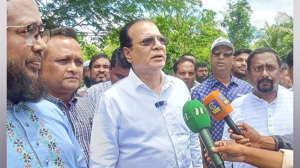 বাঁশখালীকে বন্যামুক্ত করতে সব পদক্ষেপ নেওয়া হবে: ত্রাণমন্ত্রী