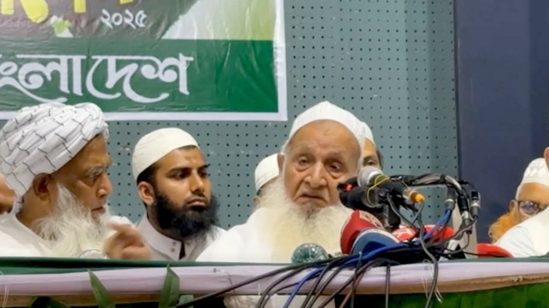 হেফাজত আমিরের কড়া ঘোষণা: “জামায়াতকে ভোট দেওয়া জায়েজ নয়”