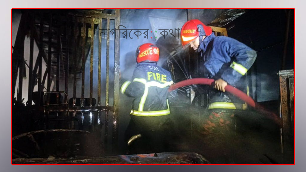 ঢাকা-টাঙ্গাইল মহাসড়কে চলন্ত বাসে দুর্বৃত্তদের আগুন