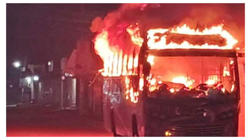 ময়মনসিংহে বাসে আগুন, দগ্ধ হয়ে চালকের মৃত্যু