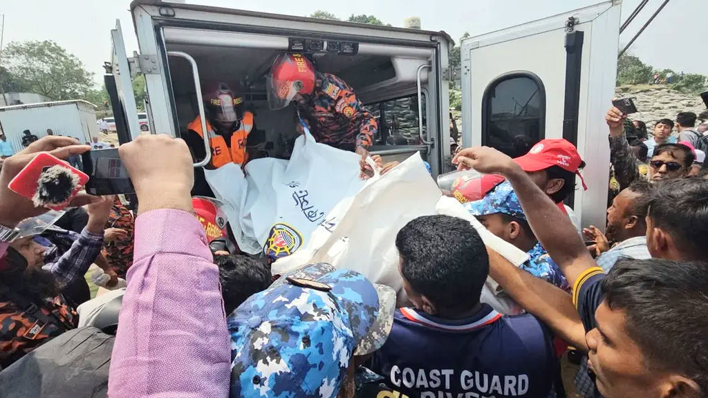 দৌলতদিয়ায় বাস দুর্ঘটনায় নিহত ২৬ জনের মধ্যে ১৮ জনই রাজবাড়ীর