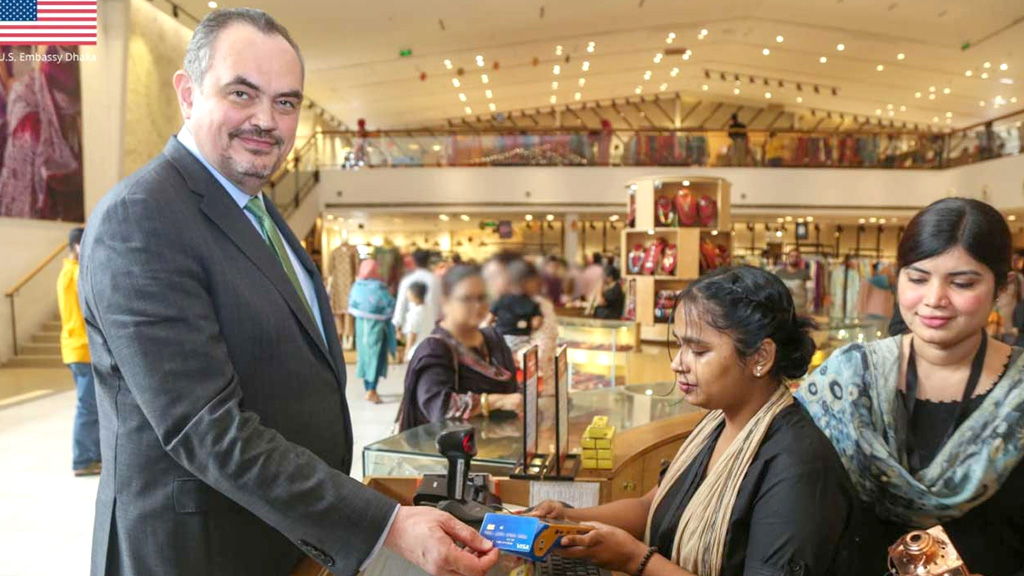 ডিজিটাল পেমেন্টে কেনাকাটার অভিজ্ঞতা বদলাতে পারে ভিসা: মার্কিন রাষ্ট্রদূত