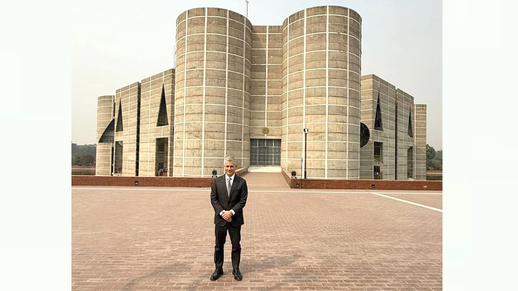 জাতীয় সংসদ ভবন পরিদর্শন করেছেন পল কাপুর