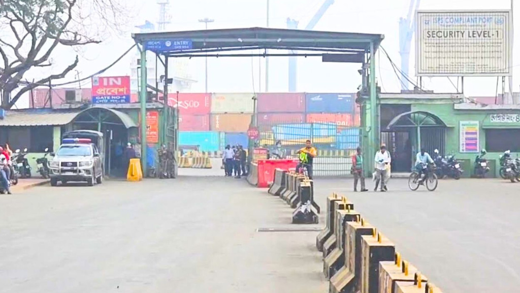 চট্টগ্রাম বন্দরে পঞ্চম দিনের মতো চলছে কর্মবিরতি