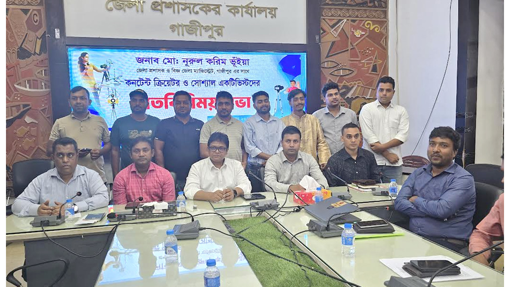‘ক্লিকবেইট নয়, তথ্য যাচাই করে কনটেন্ট তৈরি করুন’