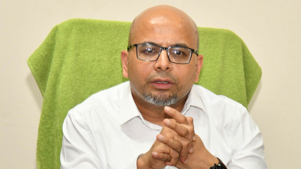 ফয়েজ আহমদ তৈয়্যব নীরবে দেশ ছাড়লেন, পোস্টে জানালেন কারণ