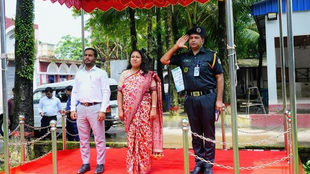 শেরপুর জেলা কারাগার পরিদর্শনে জেলা প্রশাসক, বন্দীদের আইনগত সহায়তা নিশ্চিতের নির্দেশ