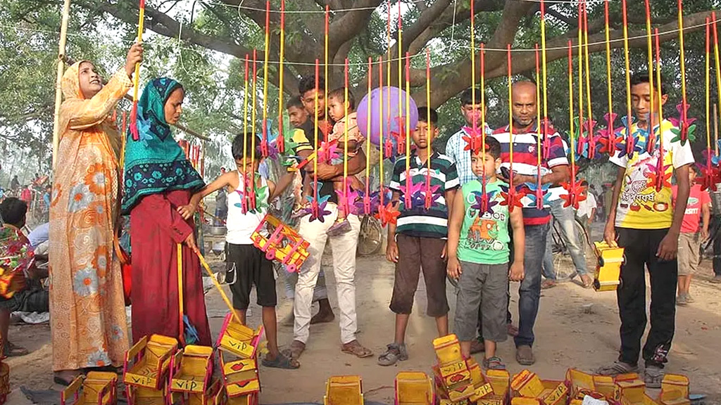 বাংলা বছরের শেষদিন আজ চৈত্র সংক্রান্তি ঘিরে নানা আয়োজন