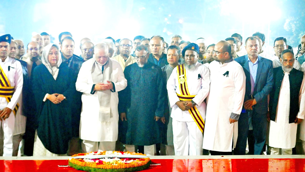 ভাষা শহীদদের প্রতি প্রধান বিচারপতির শ্রদ্ধা