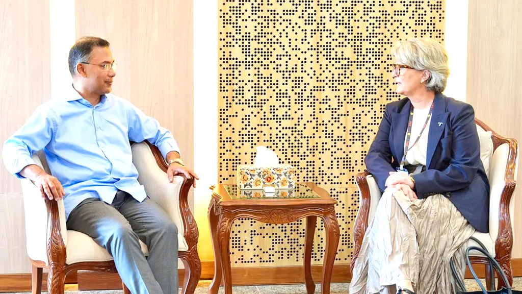 প্রধানমন্ত্রীর সঙ্গে টেলিনর গ্রুপের সিইওর সাক্ষাৎ