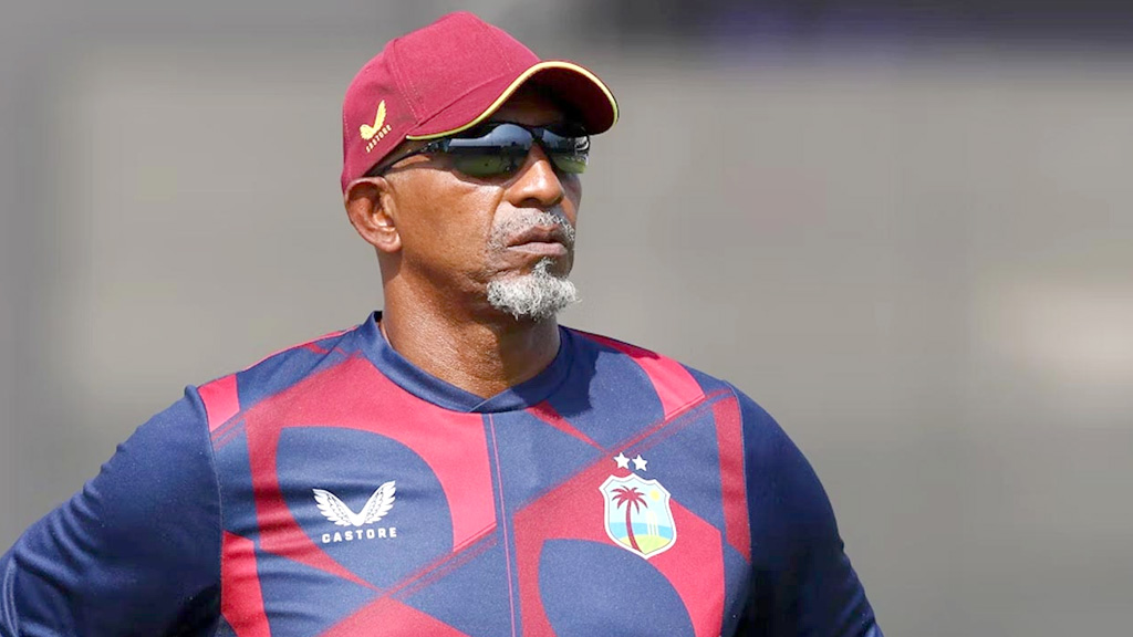 আশার আলো নিয়ে ছুটিতে গেলেন ফিল সিমন্স