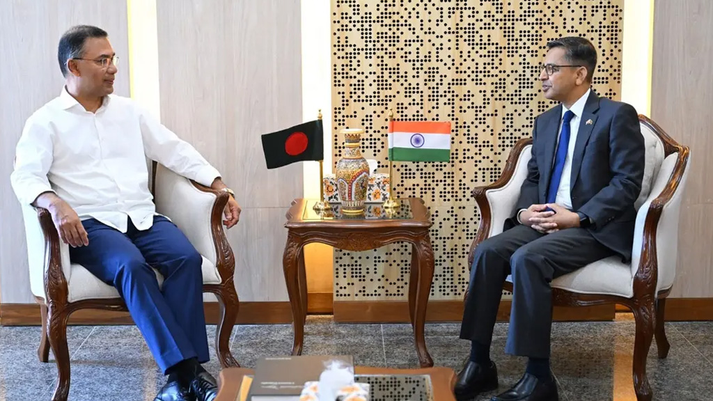 প্রধানমন্ত্রীর সঙ্গে ভারতীয় হাইকমিশনার প্রণয় ভার্মার সৌজন্য সাক্ষাৎ