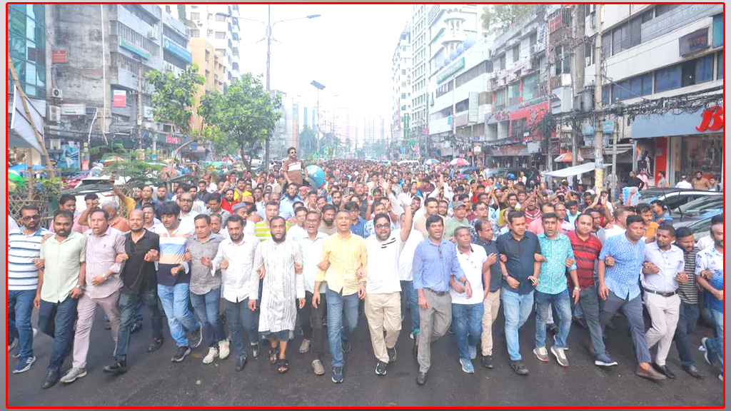 বাজেট পাস ও প্রধানমন্ত্রীর সফর উপলক্ষে রাজধানীতে স্বেচ্ছাসেবক দলের মিছিল