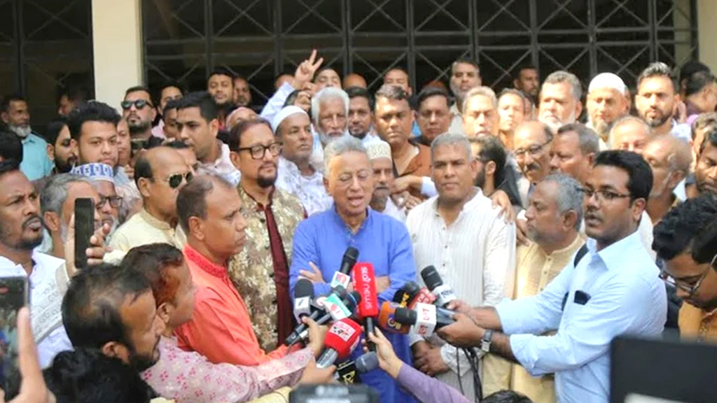 চট্টগ্রাম বন্দর থেকে চার দিনের মধ্যে পণ্য খালাসের নির্দেশ অর্থমন্ত্রীর