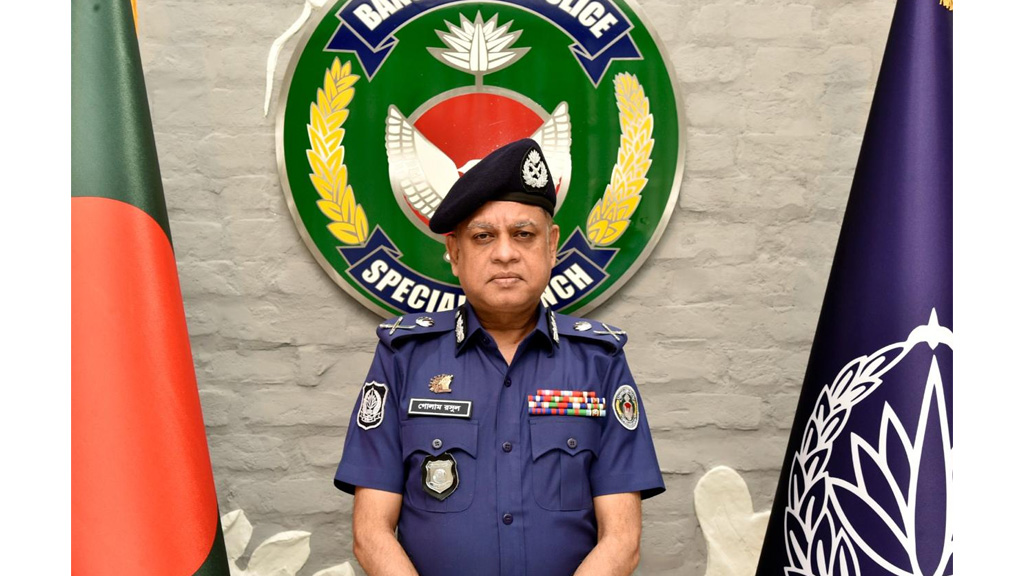 ভঙ্গুর সময়ের পুলিশ পুনর্গঠনে মানবিক নেতৃত্বের দৃষ্টান্ত: গোলাম রসুল