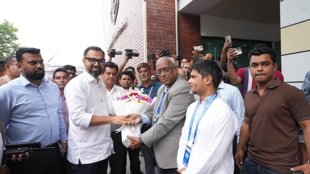 বাংলাদেশ-পাকিস্তান ওয়ানডে ম্যাচ দেখতে মাঠে উপস্থিত ক্রীড়া প্রতিমন্ত্রী