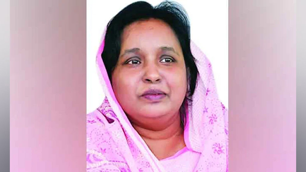 সেলিম মন্ডল হত্যা মামলায় সাবেক মেয়র সেলিনা হায়াৎ আইভীকে শ্যোন অ্যারেস্ট দেখানো হয়েছে