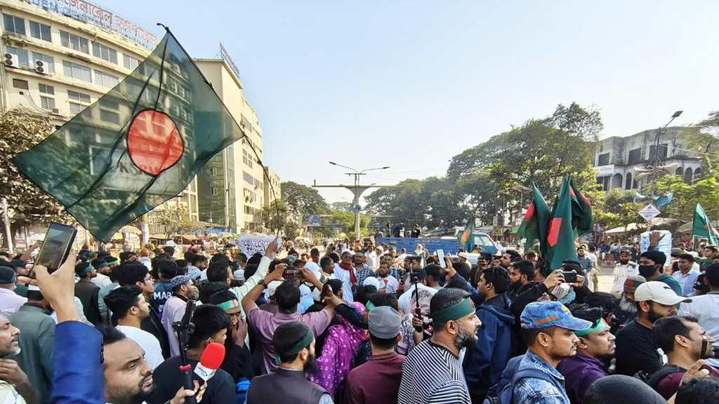 ‘আমরা সবাই হাদি হবো, যুগে যুগে লড়ে যাবো’