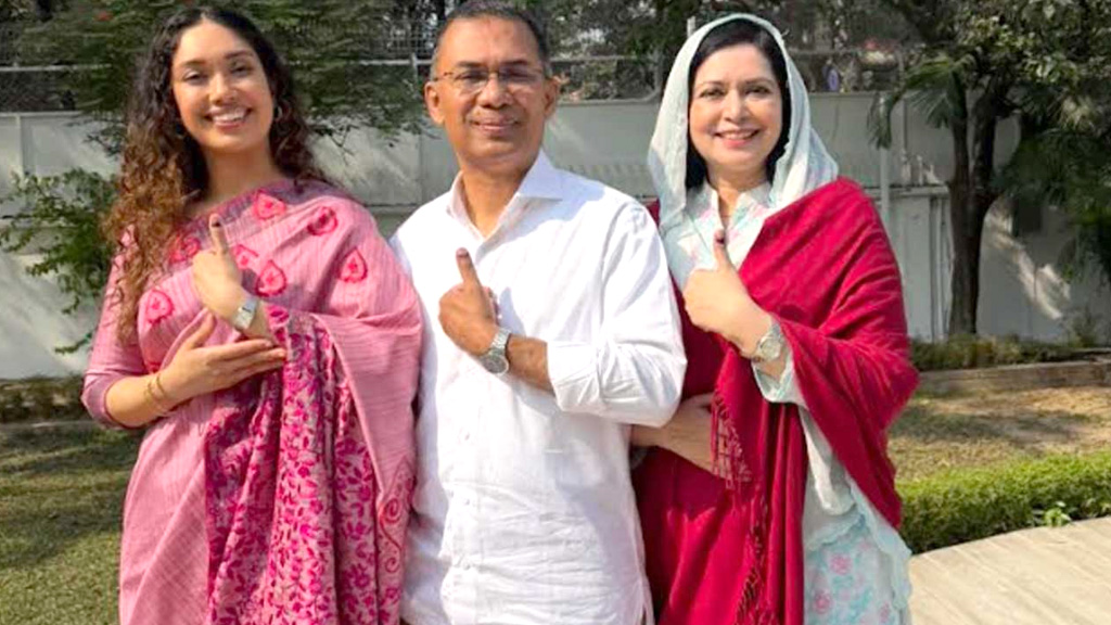ভোট দিলেন তারেক রহমান, স্ত্রী-মেয়েকে নিয়ে ছবি ফেসবুকে