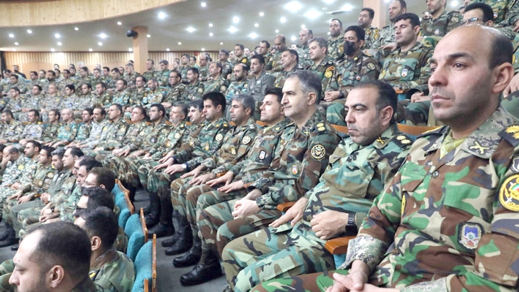 বিক্ষোভকারীদের জন্য ‘রেড লাইন’ টানল ইরানের সেনাবাহিনী