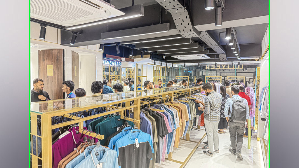 তিন জেলায় ইল্লিয়ীনের ফ্ল্যাগশিপ স্টোর চালু