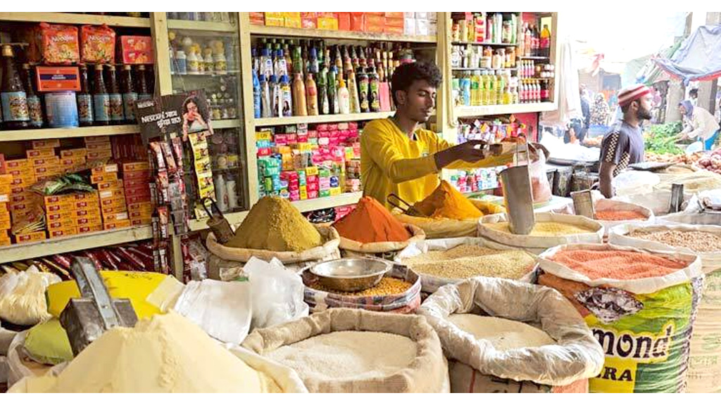 রমজান ঘিরে ঊর্ধ্বমুখী নিত্যপণ্যের দাম, বিপাকে ক্রেতারা