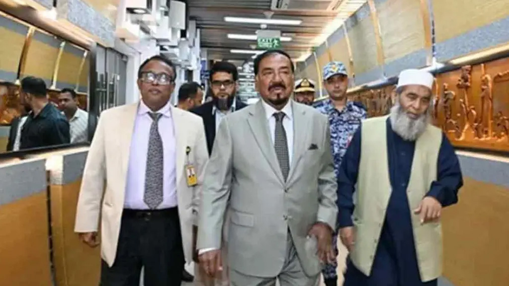 খামেনির জানাজায় যোগ দিতে ইরানের পথে স্পিকার