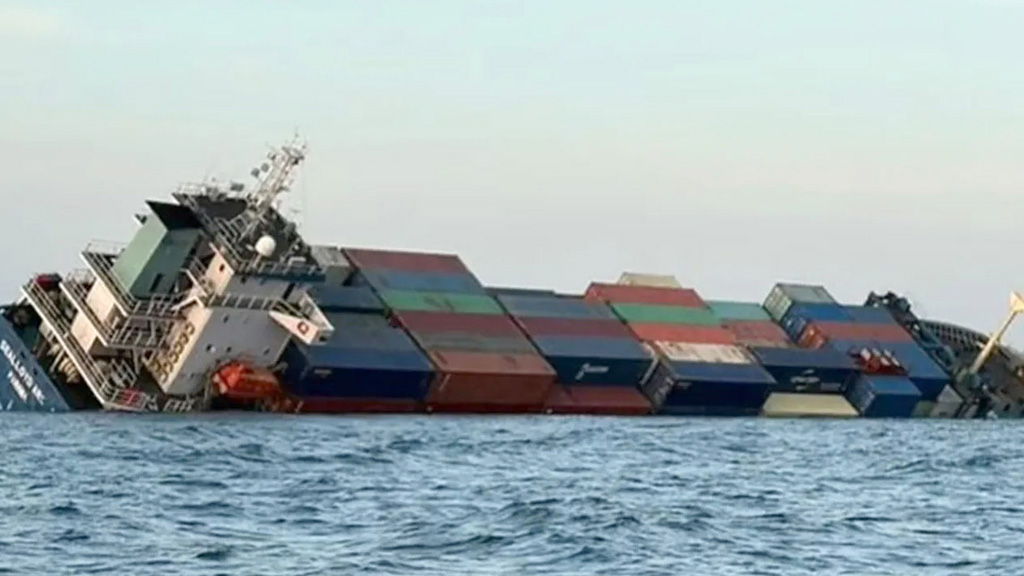 চট্টগ্রাম বন্দরে আসার পথে থাইল্যান্ড উপকূলে ডুবল পণ্যবাহী জাহাজ