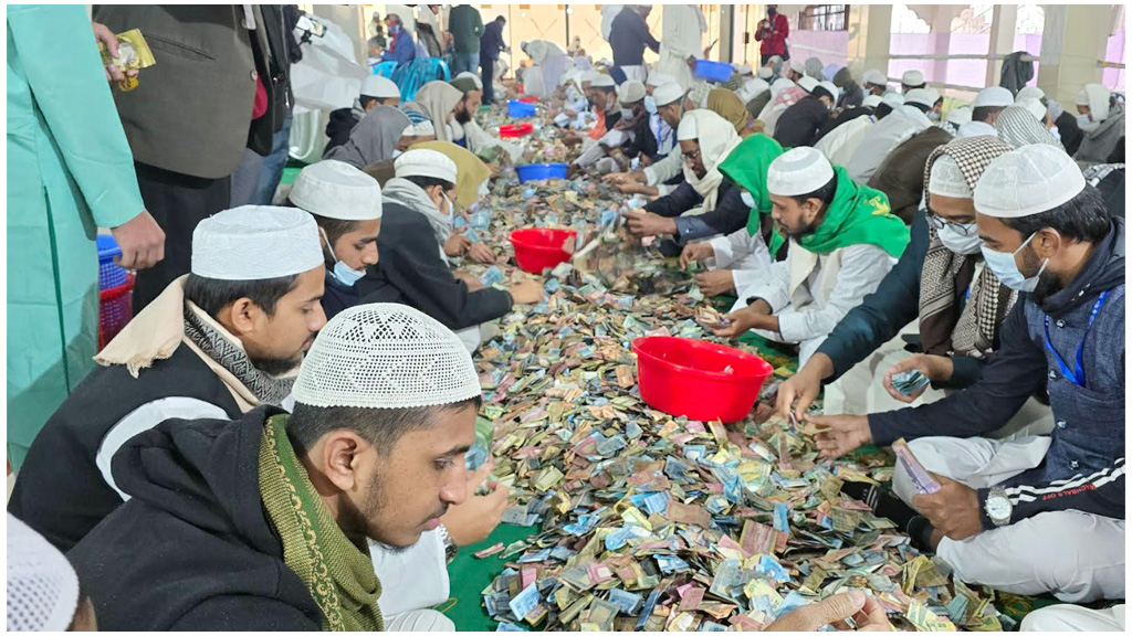 পাগলা মসজিদের দানবাক্সে মিলল ৩৫ বস্তা টাকা, চলছে গণনা
