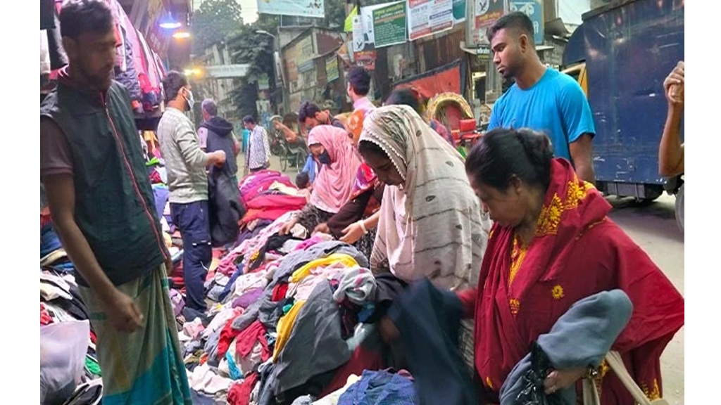 শীত জেঁকে বসায় রাজধানীতে গরম পোশাকের বিক্রির উচ্ছ্বাস