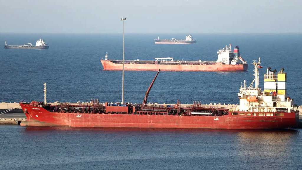 হরমুজ প্রণালিতে জাহাজ চলাচল ইস্যুতে নতুন বার্তা ইরানের