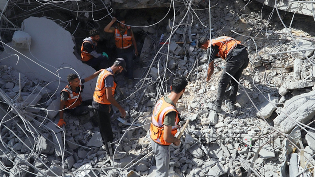 গাজার ধ্বংসস্তূপ থেকে এক দিনে ৯৪ জনের দেহাবশেষ উদ্ধার