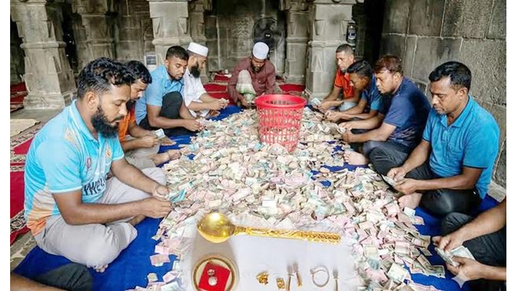 কুসুম্বা শাহী মসজিদের দানবাক্সে মিলল পৌনে ১৩ লাখ টাকা, স্বর্ণের চামচও