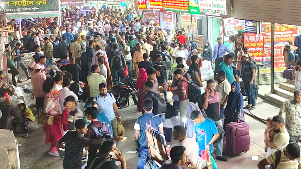 সাত দিনের ছুটি শুরু, ঘরমুখো মানুষের ঢল