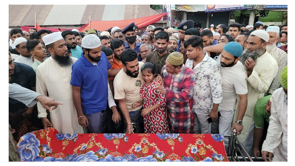 প্যারোলে মুক্তি পেয়ে স্ত্রী-সন্তানের জানাযায় ছাত্রলীগ নেতা