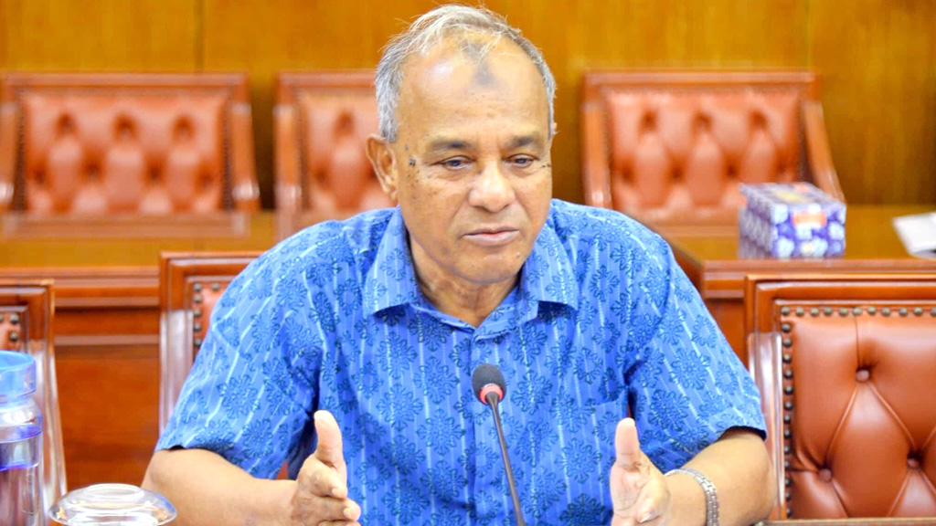 কোনো কেন্দ্র দখলের খবর পাইনি: স্বরাষ্ট্র উপদেষ্টা