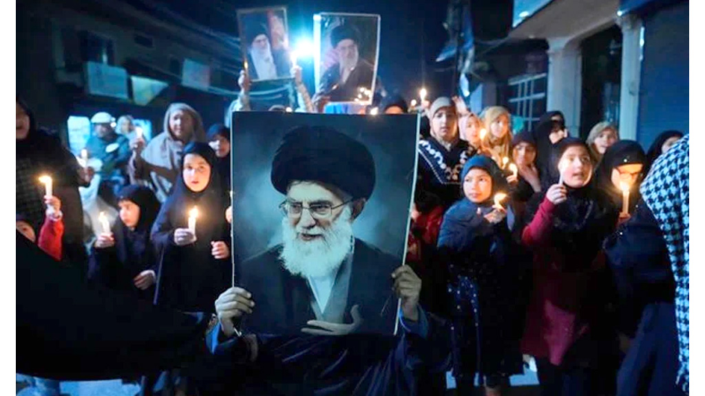 খামেনির রাষ্ট্রীয় জানাজা স্থগিত: রাষ্ট্রীয় টিভি