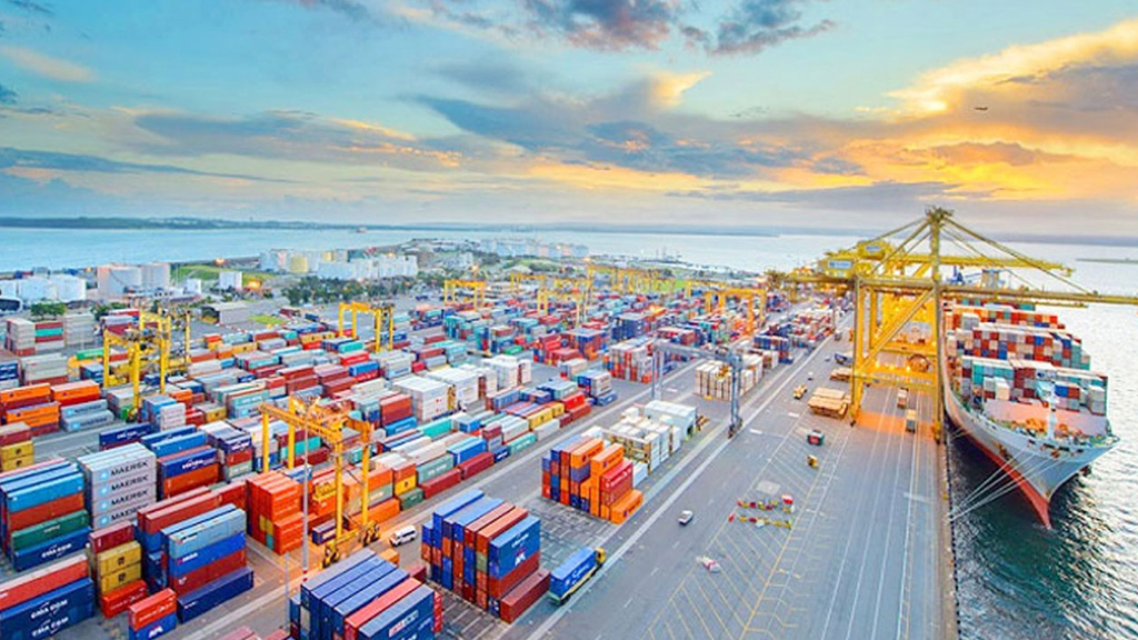 অনির্দিষ্টকালের ধর্মঘটে অচল চট্টগ্রাম বন্দর