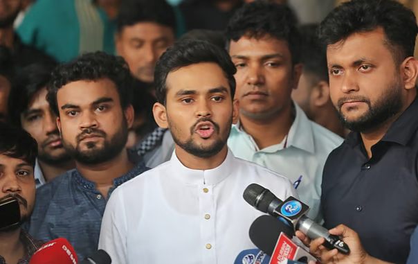 ঢাকা থেকে নির্বাচন করব, পদত্যাগ নির্ভর করছে সরকারের সিদ্ধান্তের ওপর: আসিফ মাহমুদ