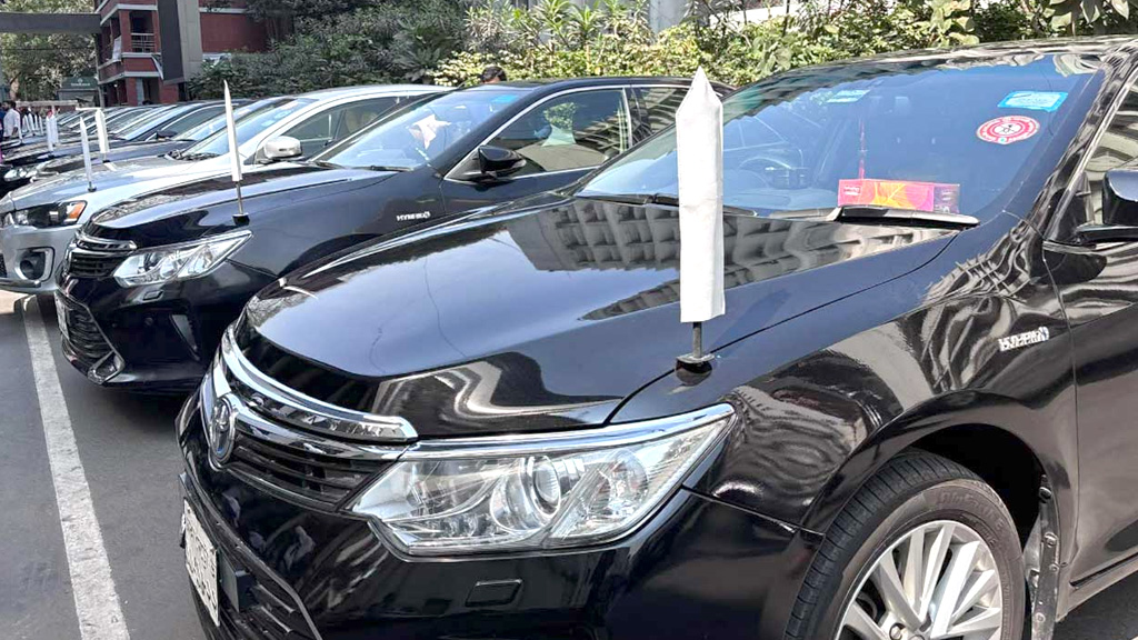 সচিবালয় থেকে মন্ত্রীদের জন্য ৪৯টি গাড়ি যাচ্ছে সংসদে