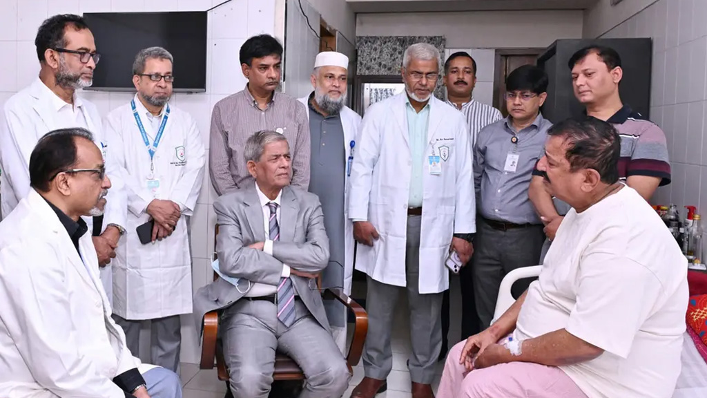 ভূমিমন্ত্রীকে দেখতে হাসপাতালে রাষ্ট্রপতি