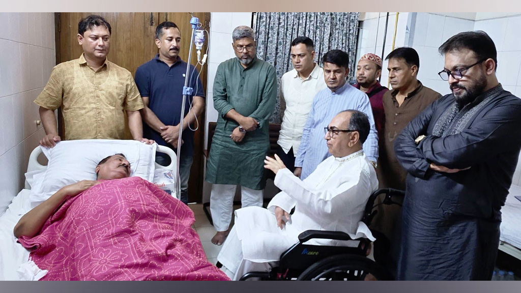 ভূমিমন্ত্রীকে দেখতে হাসপাতালে মির্জা আব্বাস