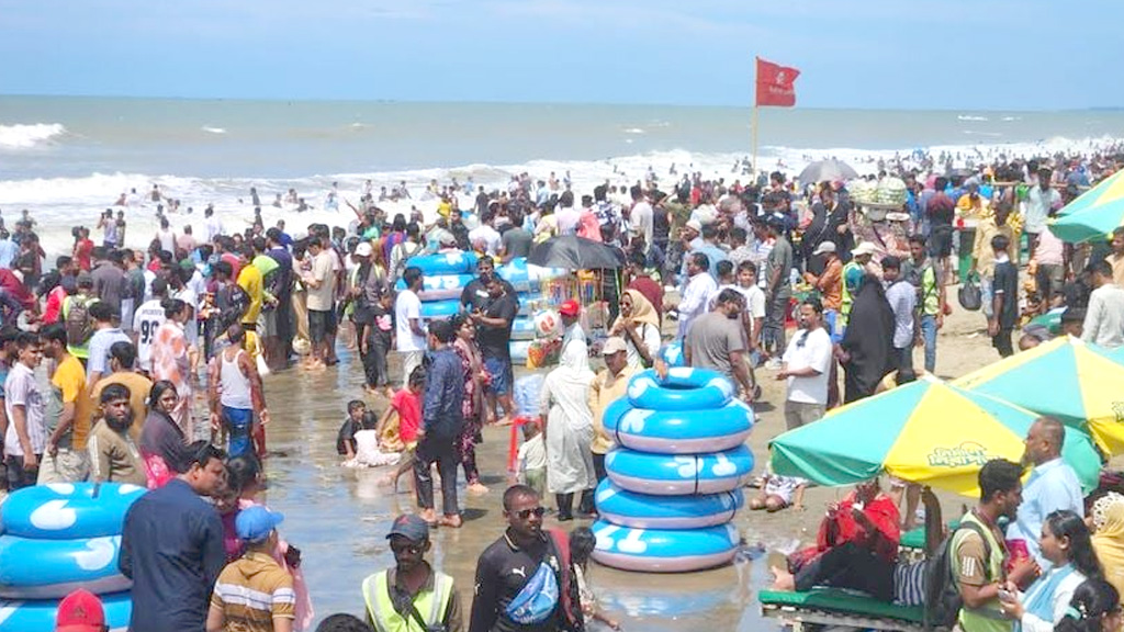 কক্সবাজারে সমুদ্রে গোসলে নেমে ৩ পর্যটকের মৃত্যু, নিখোঁজ ২